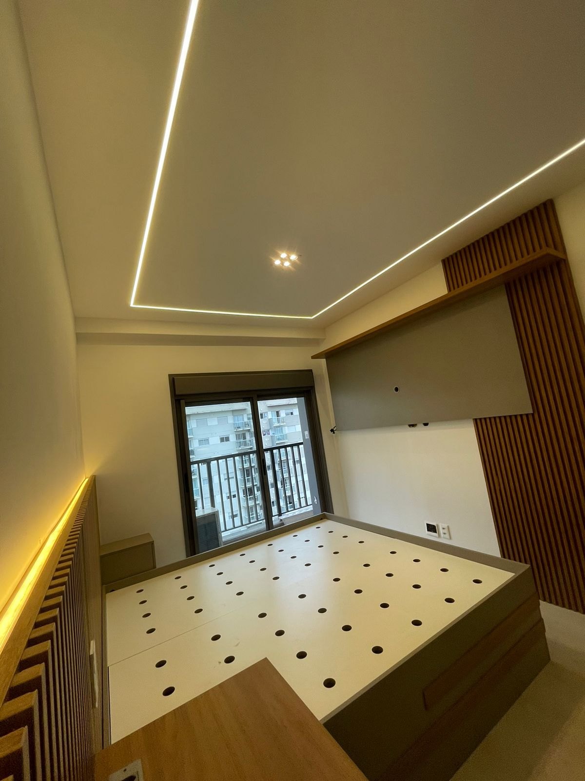 Quarto com gesso e iluminação planejada